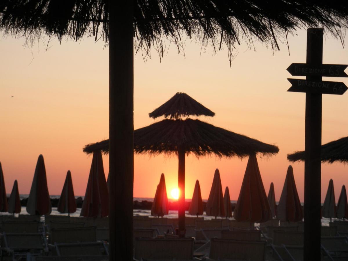 Hotel Villa Aurora Bellaria-Igea Marina Esterno foto